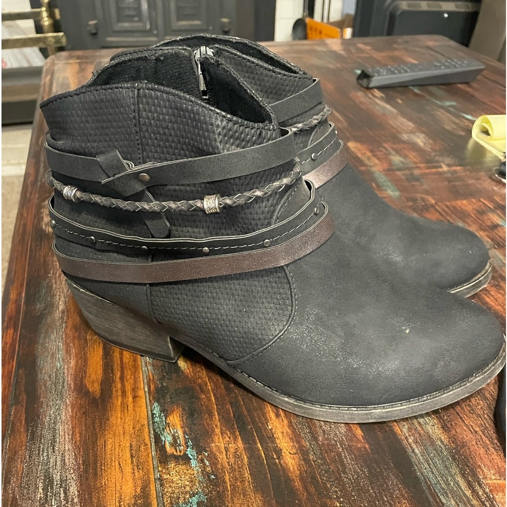 Women’s black booties